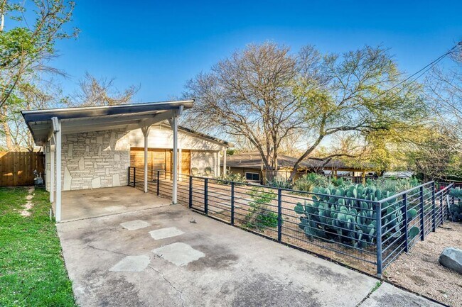 Building Photo - 5313 Downs Dr