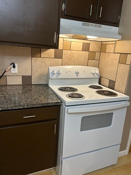 Building Photo - 2049 Tremainsville Rd