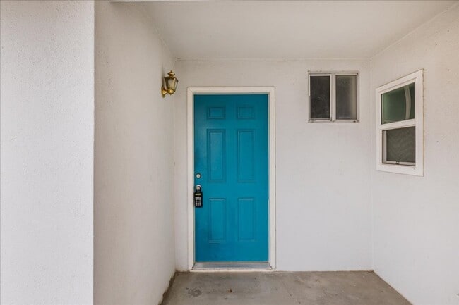 Building Photo - 3 Bed / 2 Bath Home with Two-Car Garage, Laundry and a Storage Shed/Work Space