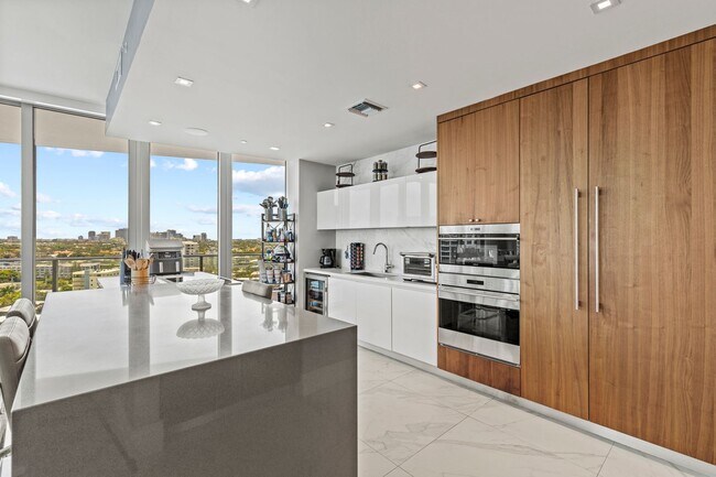 Building Photo - Luxury Beachfront Living at Its Finest – Fully Furnished Condo in Prime Fort Lauderdale Location!