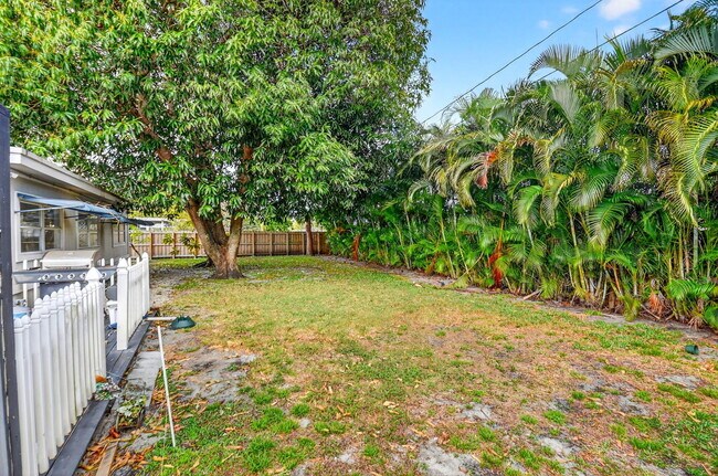 Building Photo - 320 Riverdale Rd