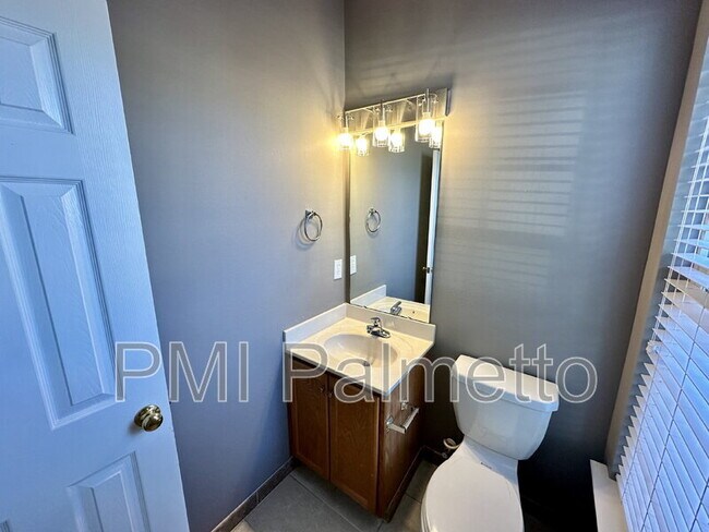 Building Photo - 303 Buckthorne Dr