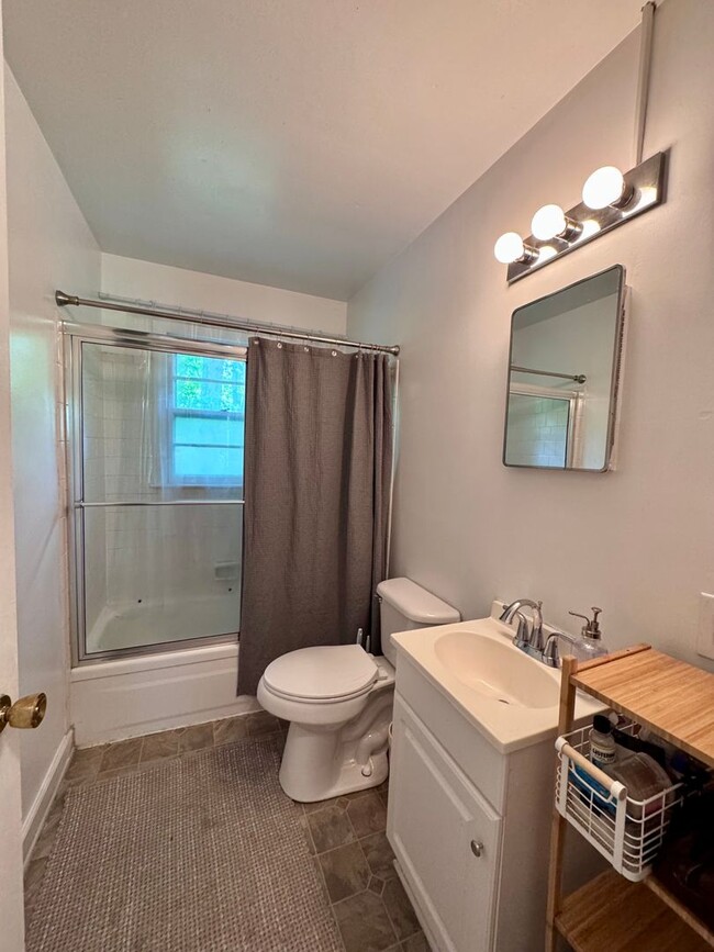 Building Photo - Charming Ranch in Carrboro with Beautiful ...