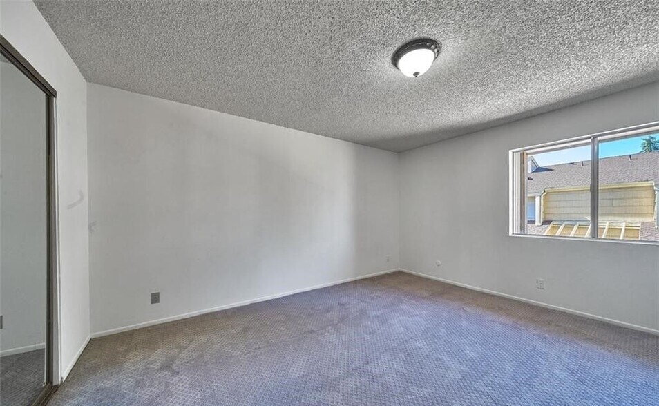 Building Photo - 18170 Andrea Cir S