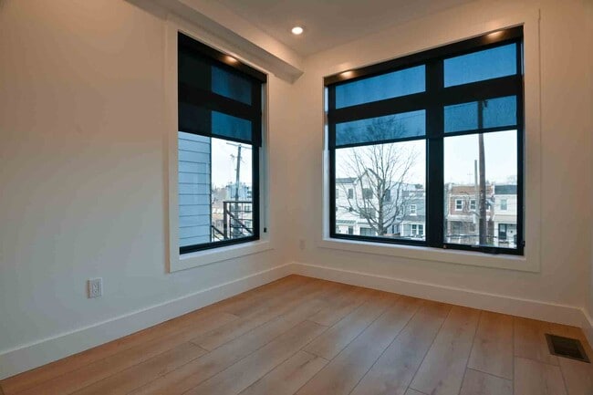 Building Photo - 2637 4th St NE