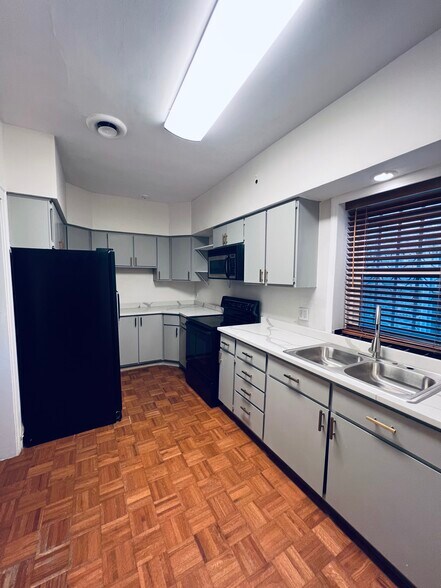 Kitchen - 6937 S Merrill Ave