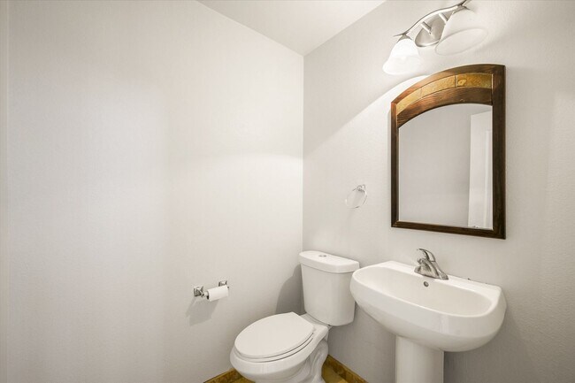 Building Photo - Welcome Home to this awesome 4 Bedroom Home