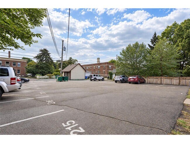 Building Photo - 3215 Pillsbury Ave