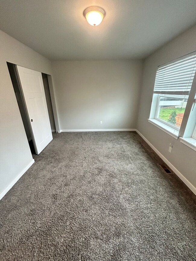 Building Photo - 2255 Bluestem St