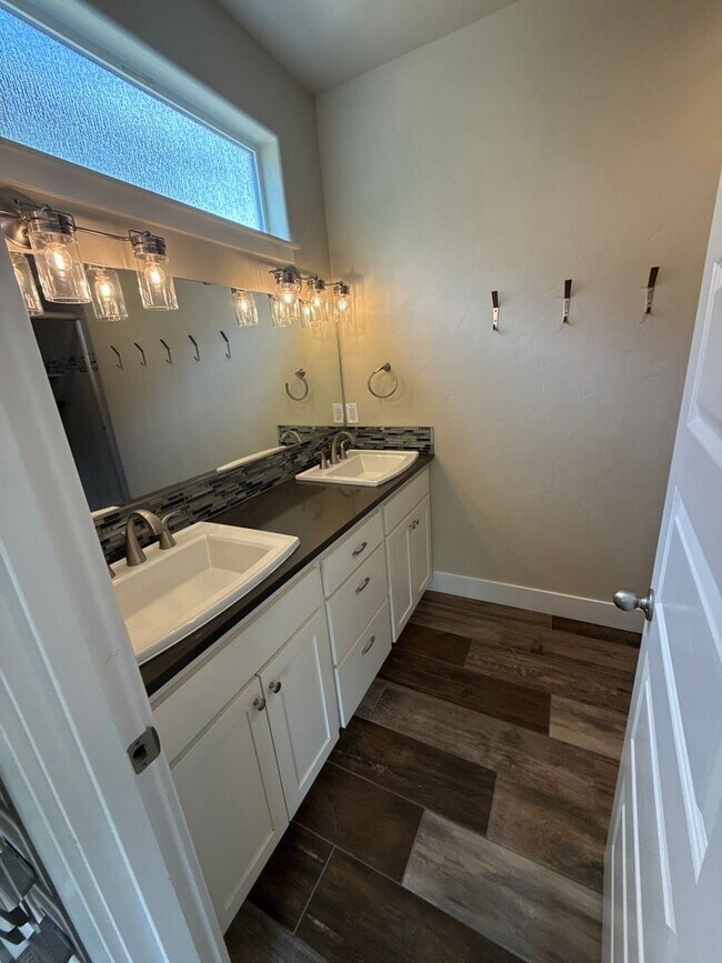 Building Photo - 20747 NE Angora Ct