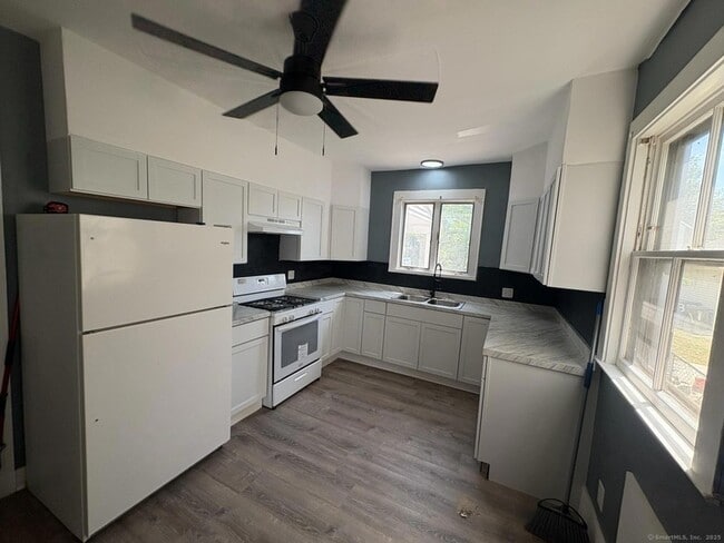 Building Photo - 319 Sherman Ave