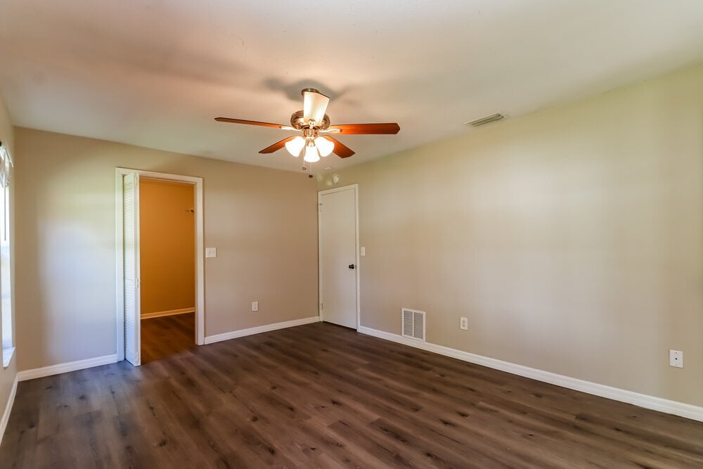 Building Photo - 2859 60th Ave S