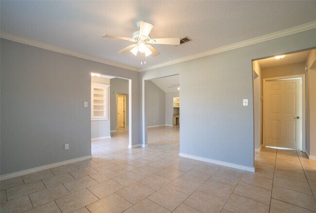 Building Photo - 140 Lakewood Dr