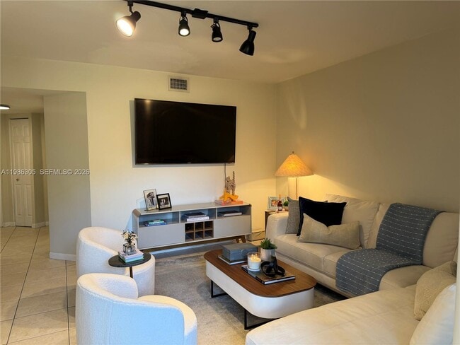 Building Photo - 882 NW 92nd Ave