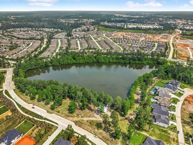 Building Photo - 1193 Stillwater Pond Dr