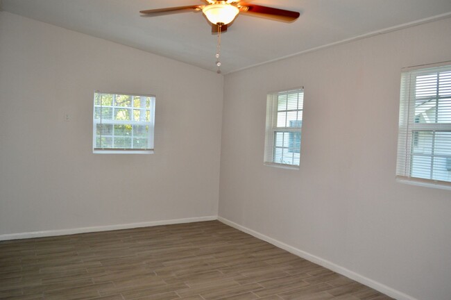 Building Photo - Beautifull Remodeled Home In Garden Court