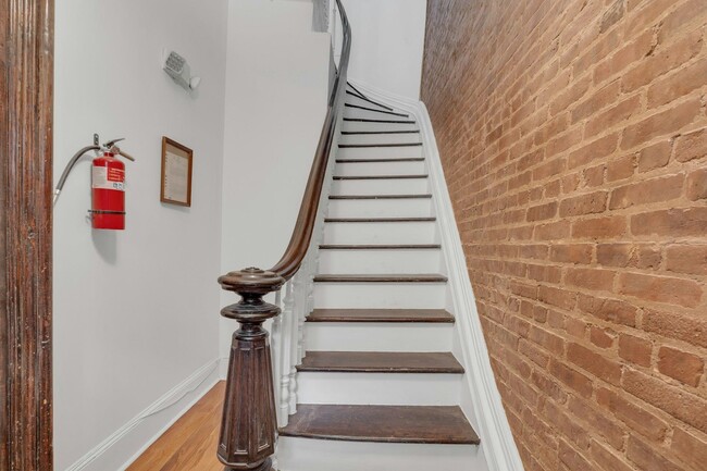 Building Photo - 356 Varick St