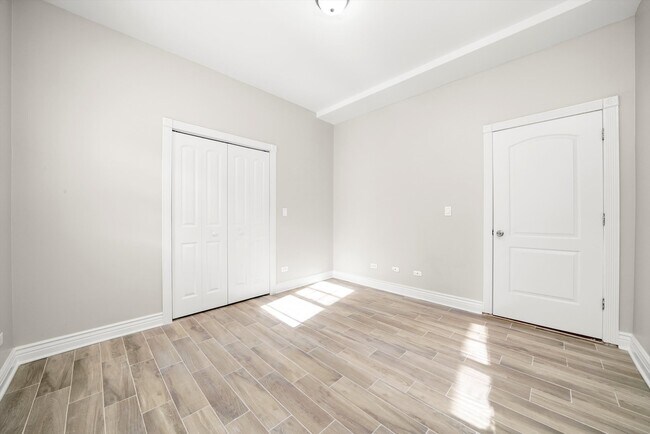 Building Photo - 6300 N Rockwell St