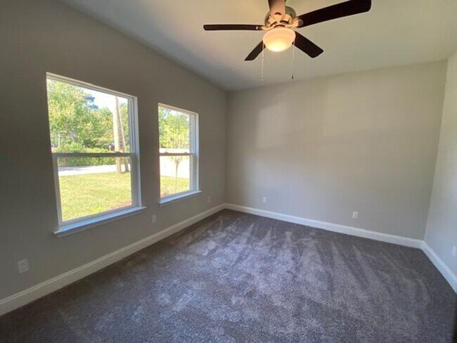 Building Photo - Spacious 3 Bedroom Home in Mary Esther!