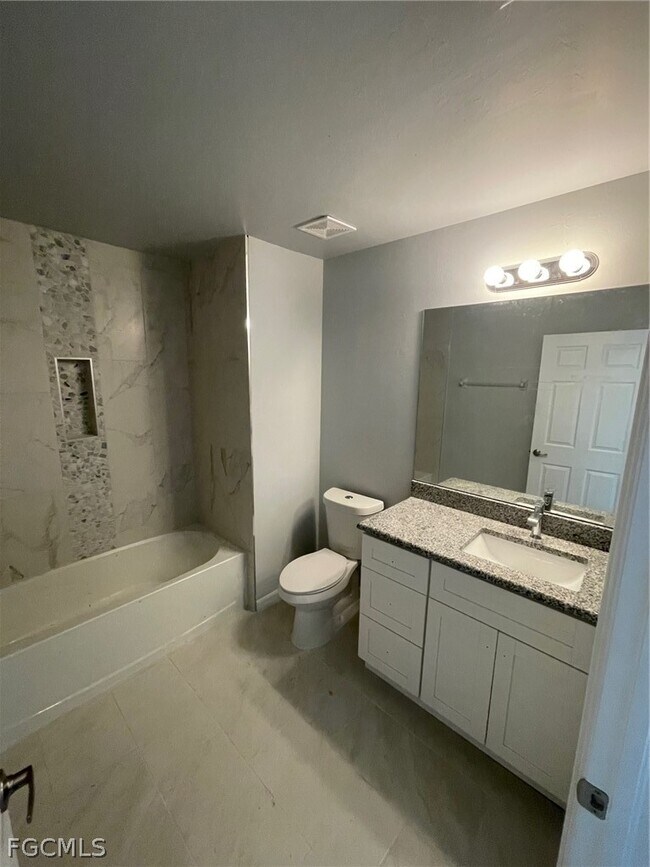 Building Photo - 3534 SW 17th Ave