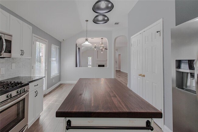 Building Photo - 13400 Caballero Cove