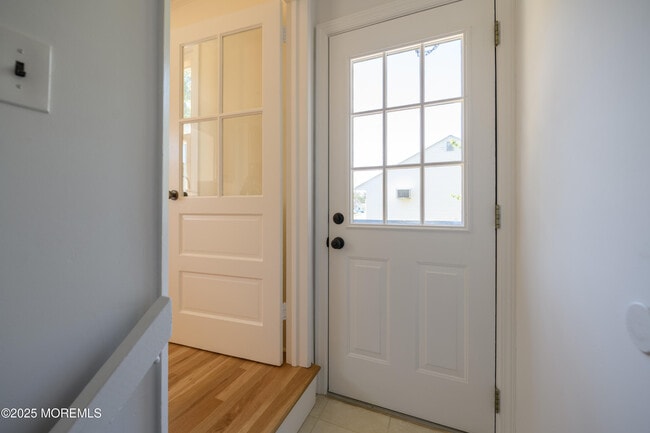 Building Photo - 361 Meadowbrook Ave