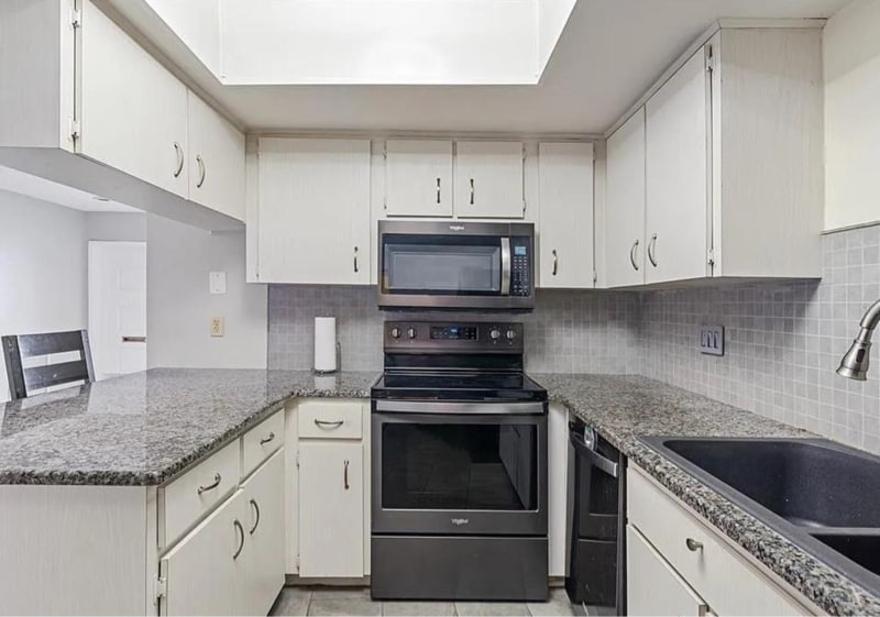 Building Photo - 5428 Larchmont Ct