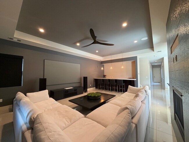 Building Photo - 4 Bed, 4.5 Bath Summerlin Home in The Ridges with Resort-Style Backyard