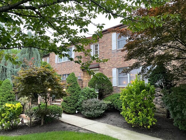 Primary Photo - 70 Harristown Rd