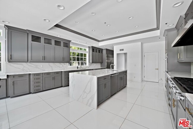 Building Photo - 2387 Stratford Cir