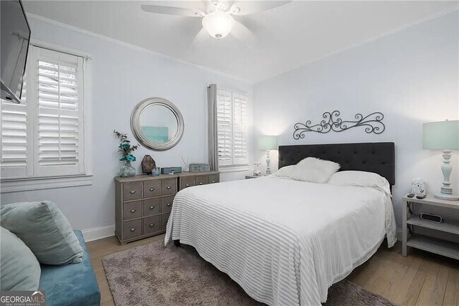 Building Photo - 302 Hascall Rd NW