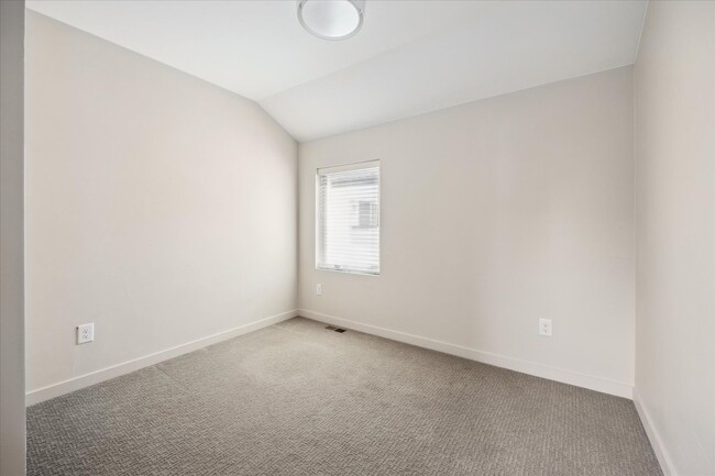 Building Photo - Upscale rear unit in the heart of Denver!