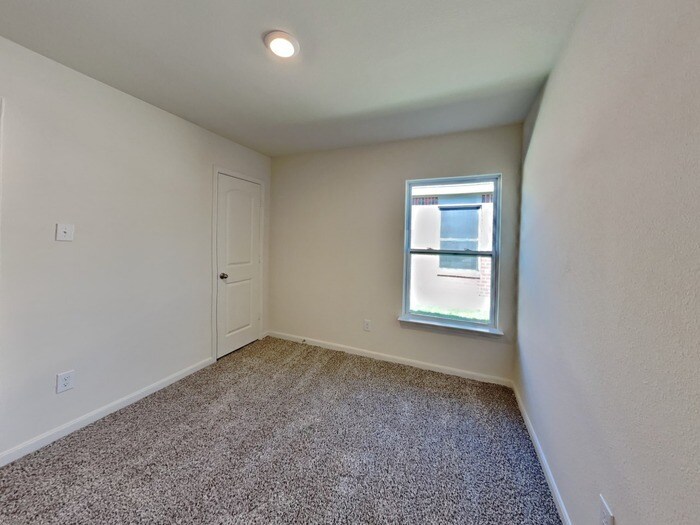 Building Photo - 112 Banjo Trl