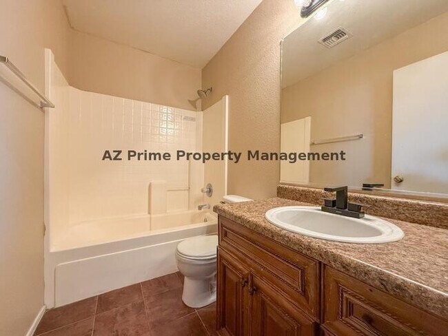 Building Photo - 583 W Racine Loop