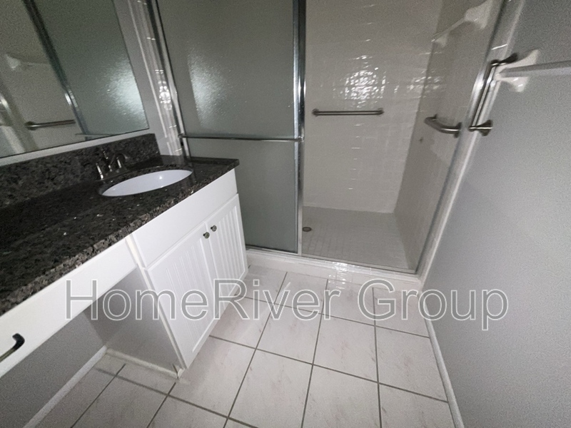 Building Photo - 5508 Salem Square Dr S