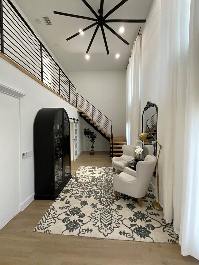 Building Photo - 3000 Jasmine Terrace