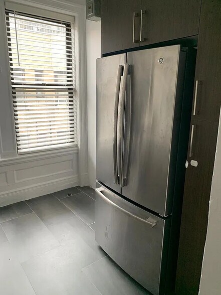 Building Photo - 220 W 98th St