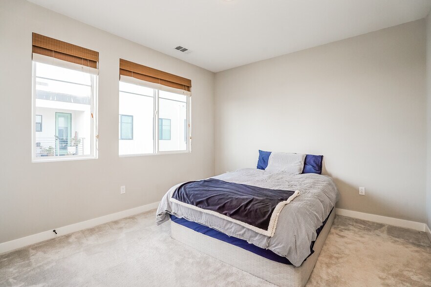 Building Photo - 2117 Copper Walk