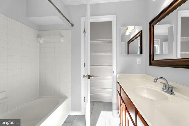 Building Photo - 3820 White Post Ct