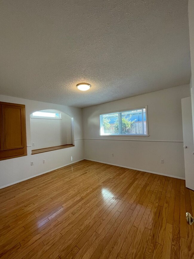 Building Photo - Three bedroom, one bath house in desirable...