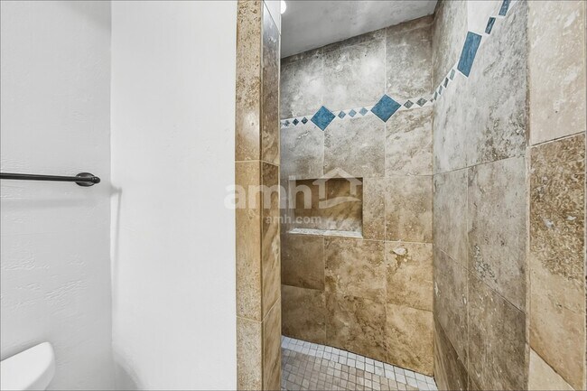 Building Photo - 1811 Mandan Village Dr