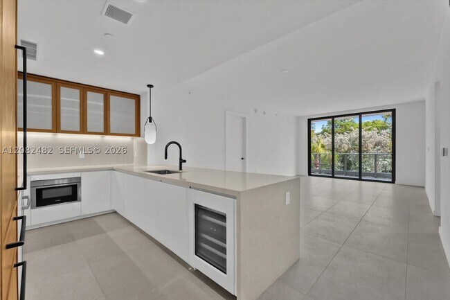 Building Photo - 2200 Brickell Ave
