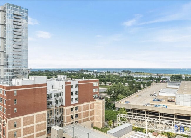 Building Photo - 320 E 21st St