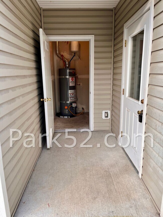 Building Photo - 1 Bedroom 1 Bathroom - Ground Floor - Bonney Lake Condo - #D2