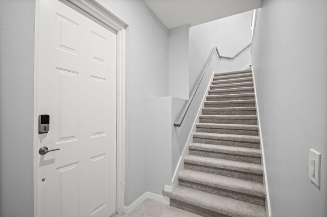 Building Photo - Stunning property, newer construction 3 sp...