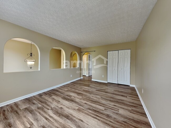 Building Photo - 357 Pinecrest Ct