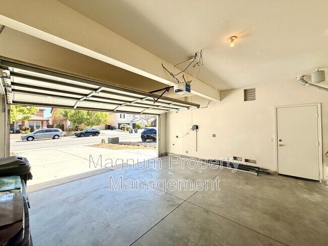 Building Photo - 29751 Maxmillian Ave