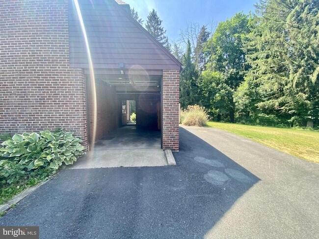 Building Photo - 5 Safe Harbor Village