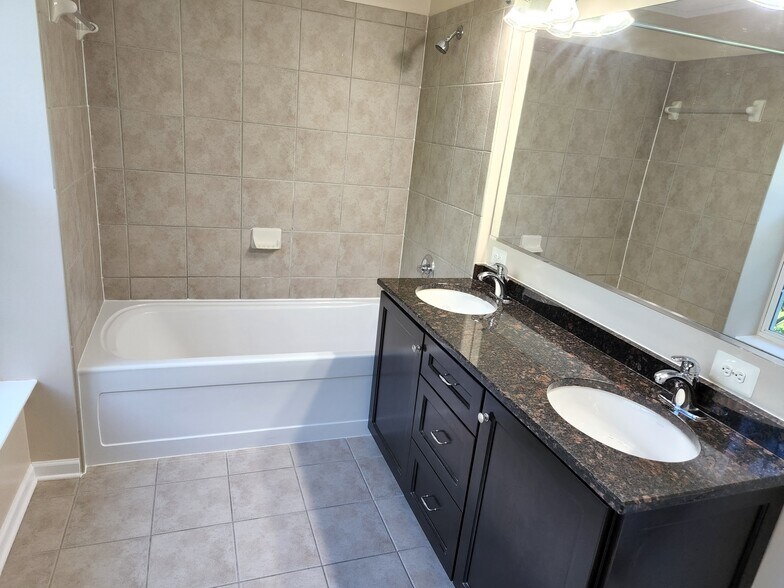 Building Photo - 6301 Lydia Hollow Dr