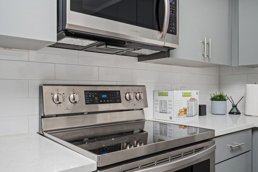 Building Photo - 542 Boulevard NE